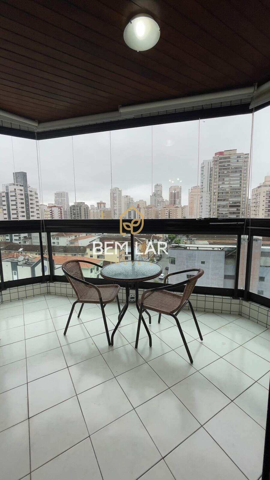  - Apartamento com 2 Varandas, Planejados e 2 Vagas Demarcadas em Santos/SP
