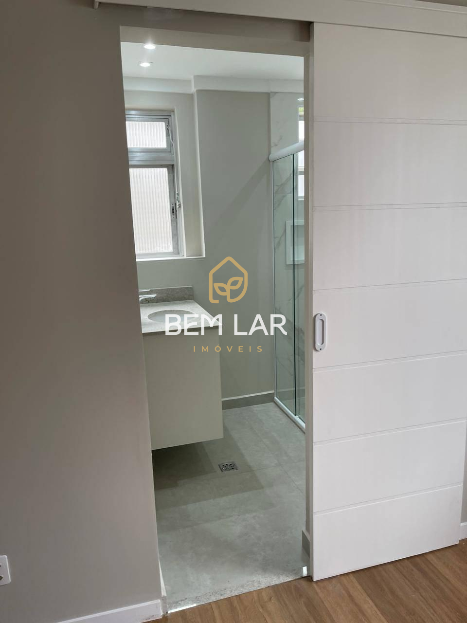  - Espaçoso Apartamento Reformado com 4 Dormitórios no Gonzaga